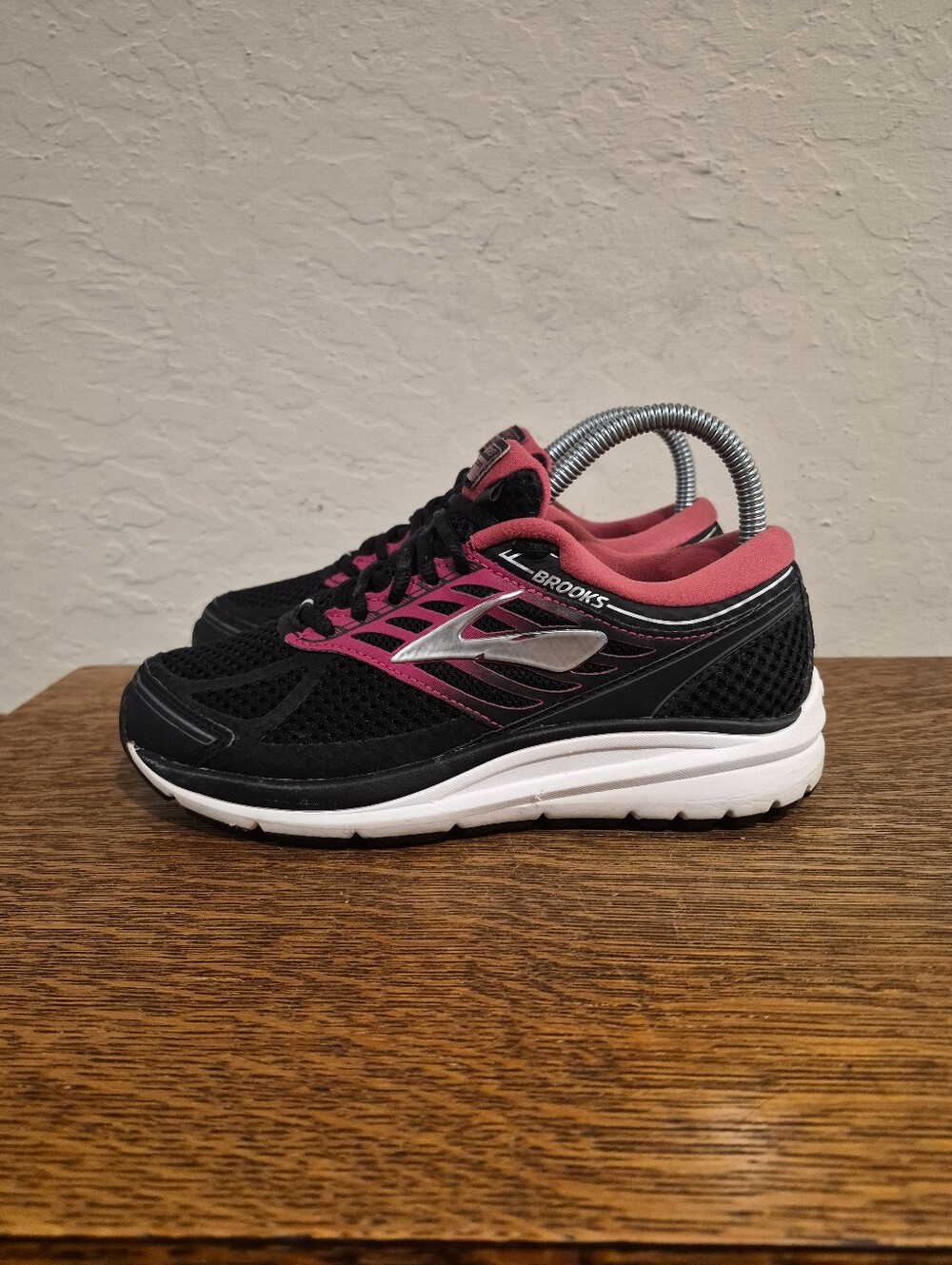 Brooks Addiction 13 Athletic Running Shoes Women's Size US 6 Medium B
